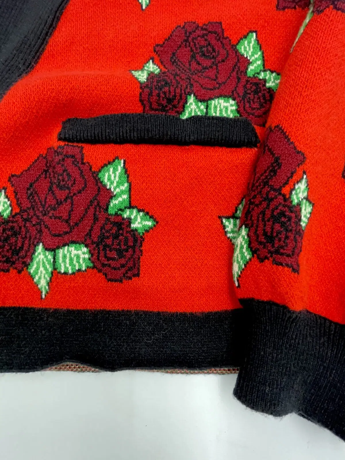 Black by Popular Demand® Women's Rose Crop Red Cardigan - Image 4